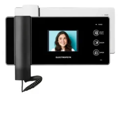 دارای کلید لمسی روی مانیتور دارای حافظه داخلی تا 8 عکس افزودن حافظه جانبی تا 16 گیگا بایت با کارت (SD) تنظیم زبان به حالت فارسی و انگلیسی اتصال به دو پنل مجزا و یک دوربین مداربسته رله خروجی درب پارکینگ یا فراخوانی آسانسور دارای 10 ملودی زنگ متنوع